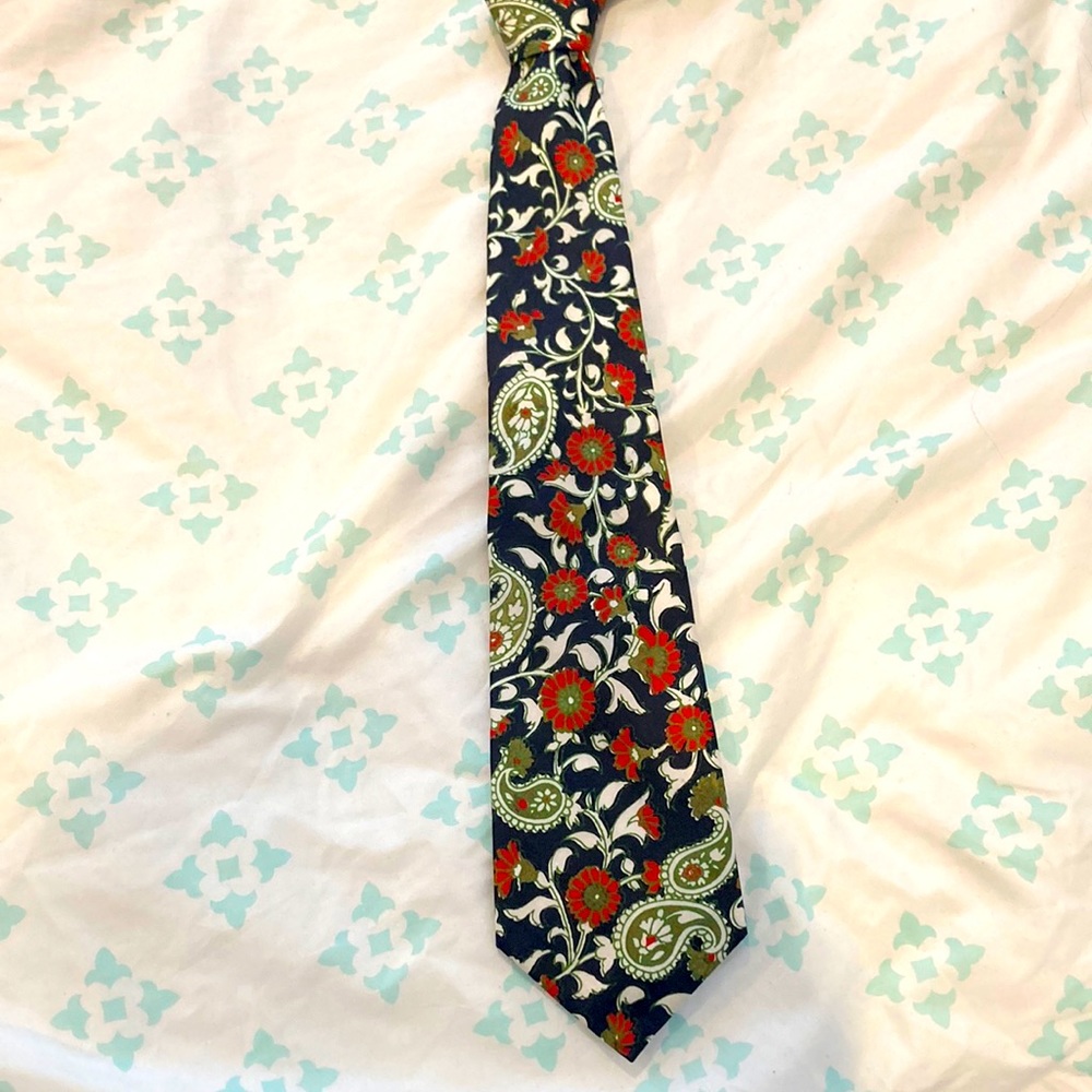 Floral tie